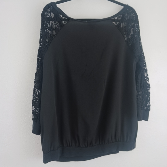 Torrid Super Soft Lace Inset Sleeve Dolman black  Top size 1X - Picture 4 of 7